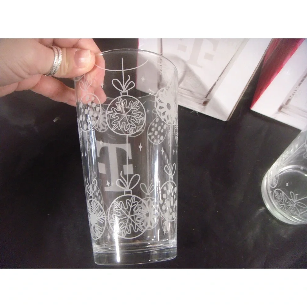 2 lot T-Mobile Snowflake‎ drinking glasses NEW IN GIFT BOX